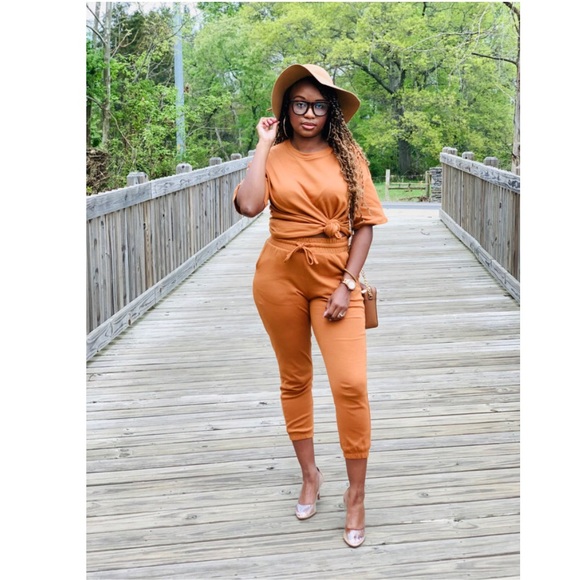 Jogger Set - Picture 2 of 3